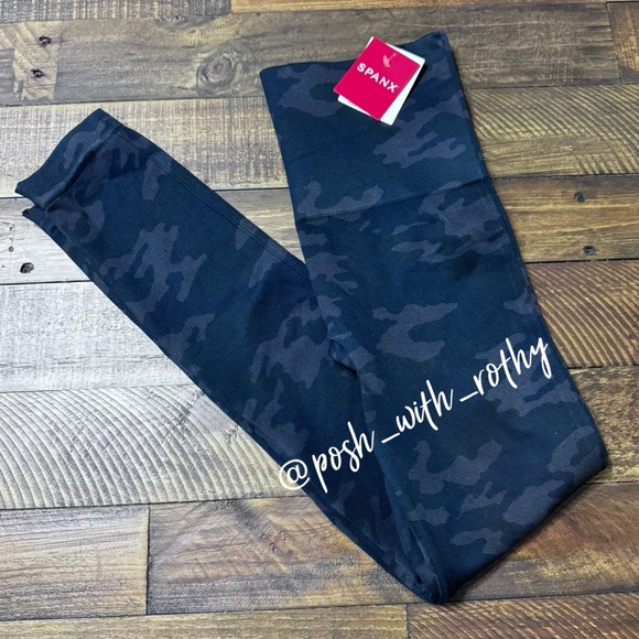 Spanx Look At Me Now Black Camo Leggings, NWT - Picture 13 of 14